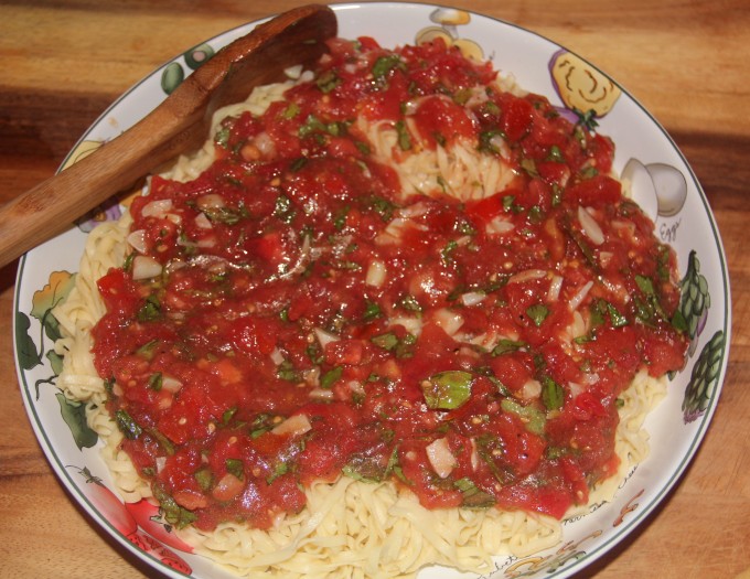 Pasta with fresh tomato sauce.