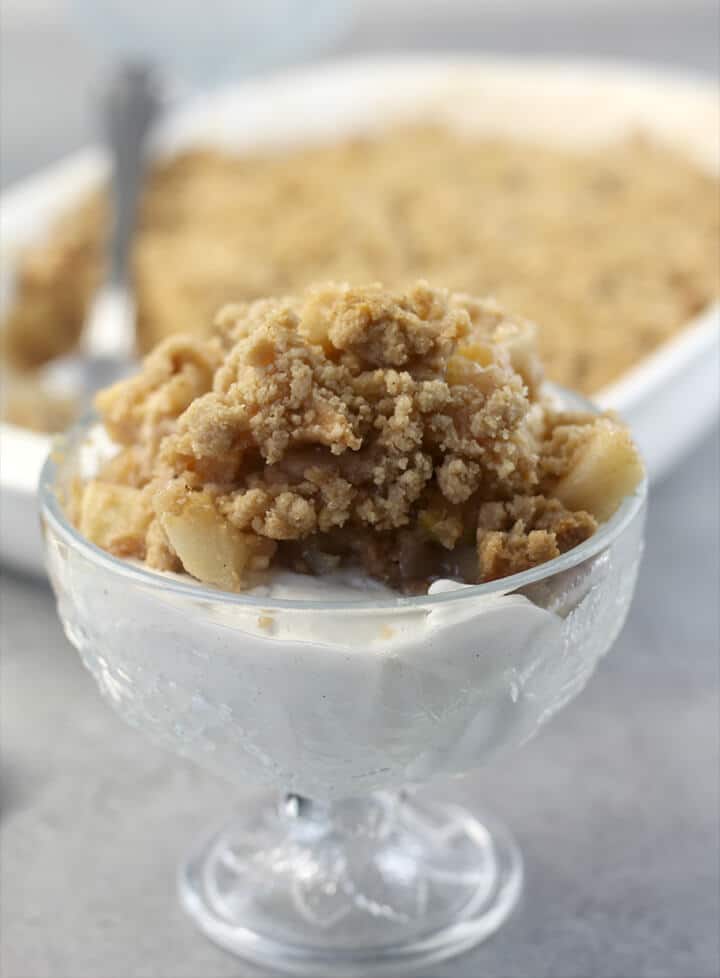 A serving of easy apple crisp without oats in a dessert bowl.