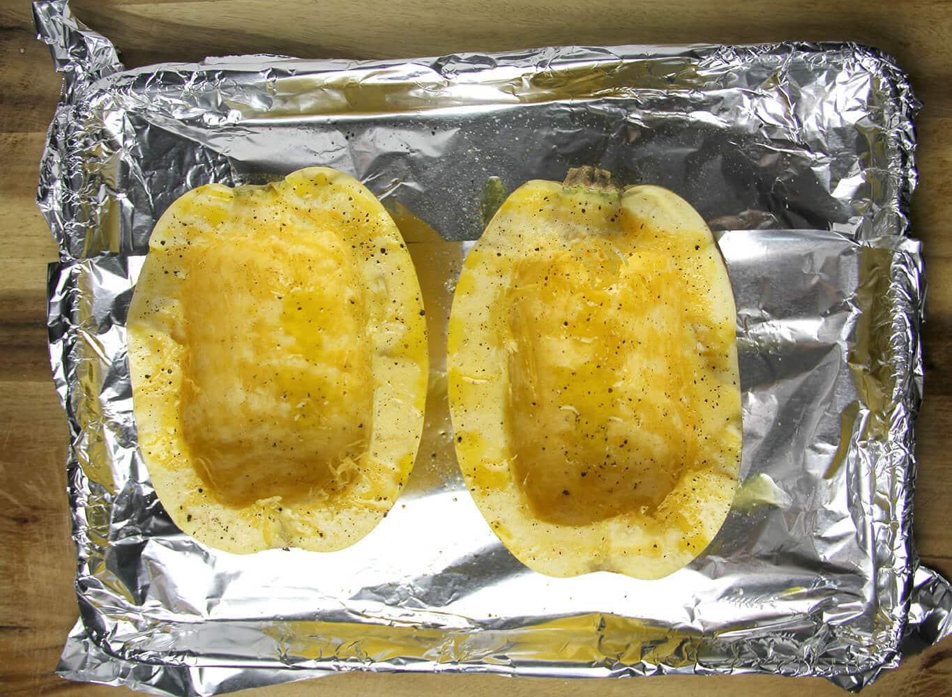 Roasted Spaghetti Squash is a healthy alternative to carb-heavy dishes like pasta and rice. It's nutritious and delicious and super easy to prepare!