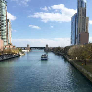 Chicago Travel Guide showing the river in downtown Chicago.