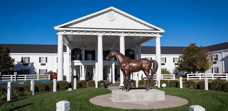 Kentucky Travel Guide showing Exterior view of The Campbell House Lexington.