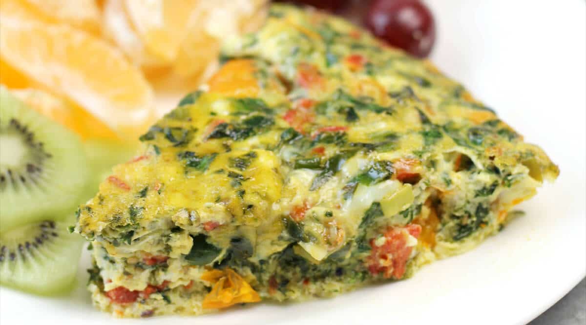 Quick and easy crustless quiche recipe made with fresh vegetables like spinach and peppers,