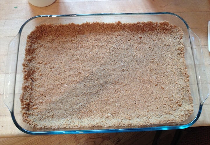 Graham cracker crust for cream cheese banana pudding.