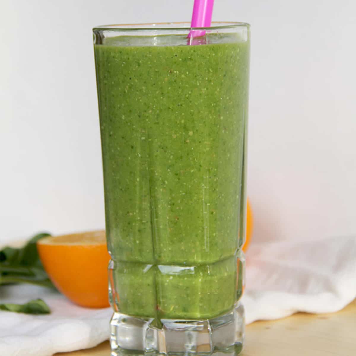 Super Green Smoothie with Spinach, Orange, Mango