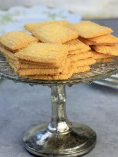 Cheese Straws — crispy, buttery, homemade crackers that are easy to make and a great appetizer!