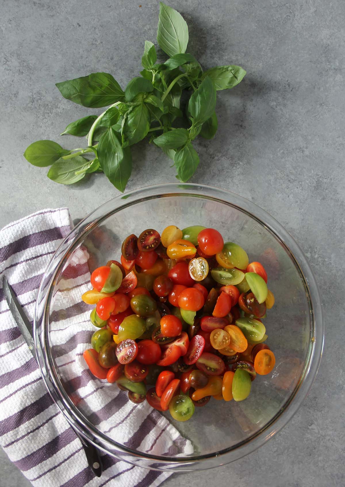 Cherry tomatoes in a bowl. 