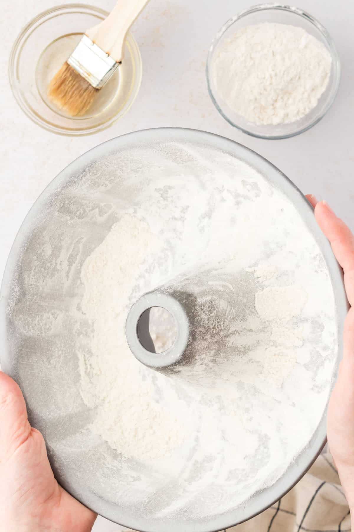 Flour in a cake pan.