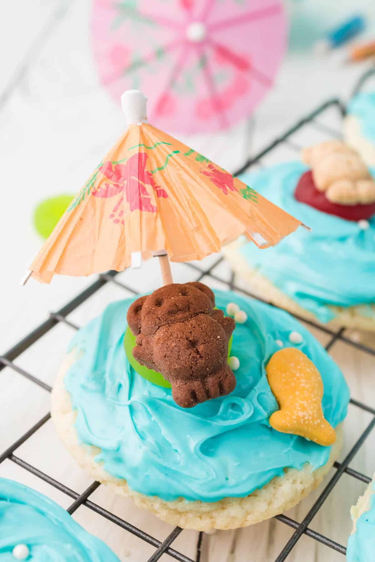 a beach cookie with an umbrella and chocolate teddy graham.