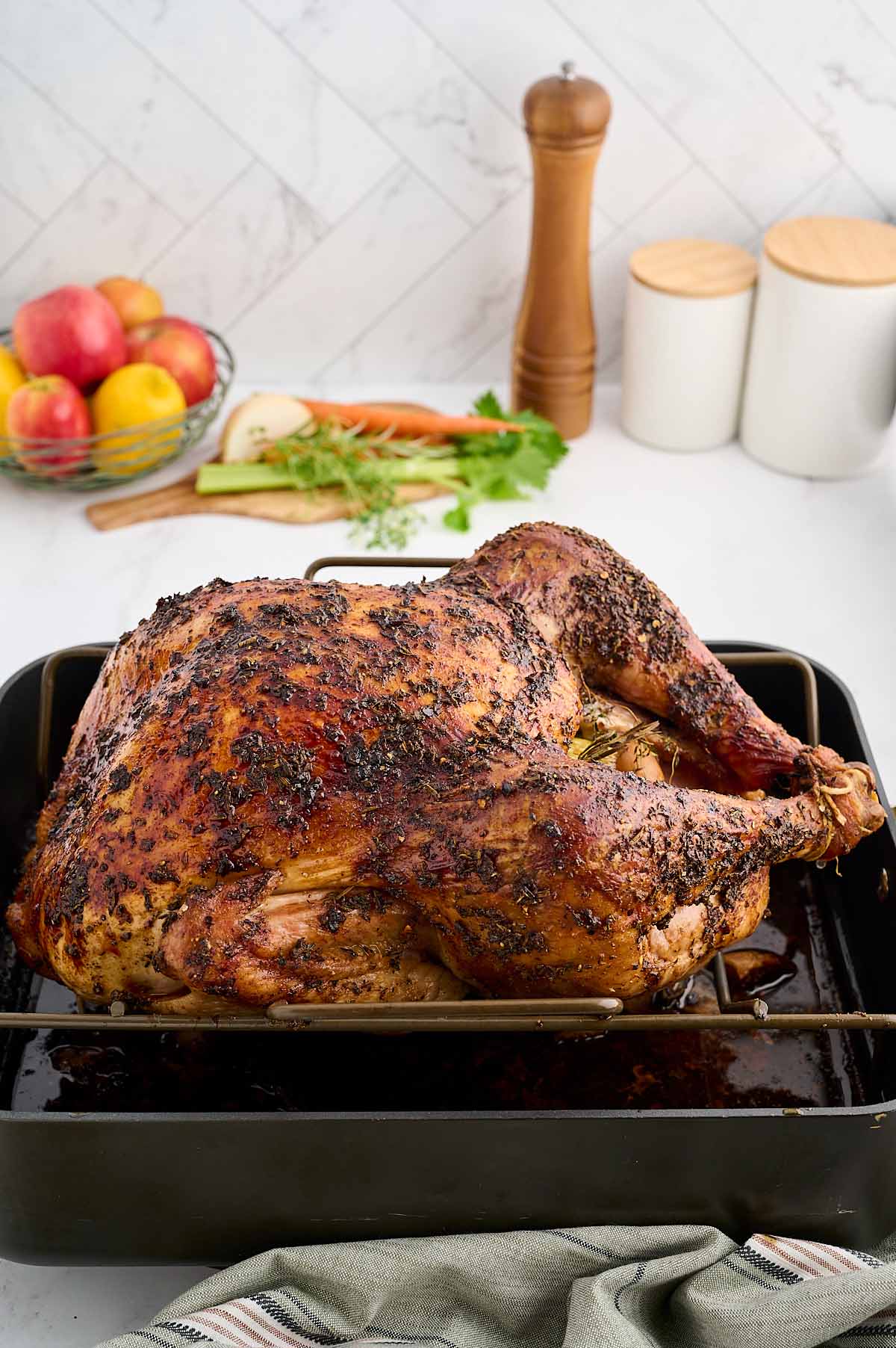 Roast turkey in a pan.