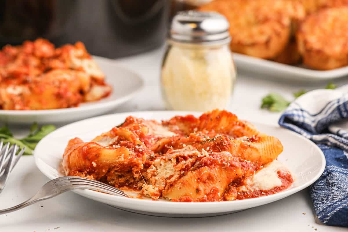 Cheesy Crockpot Stuffed Shells with ricotta, mozzarella, and savory sauce—easy, comforting food. 